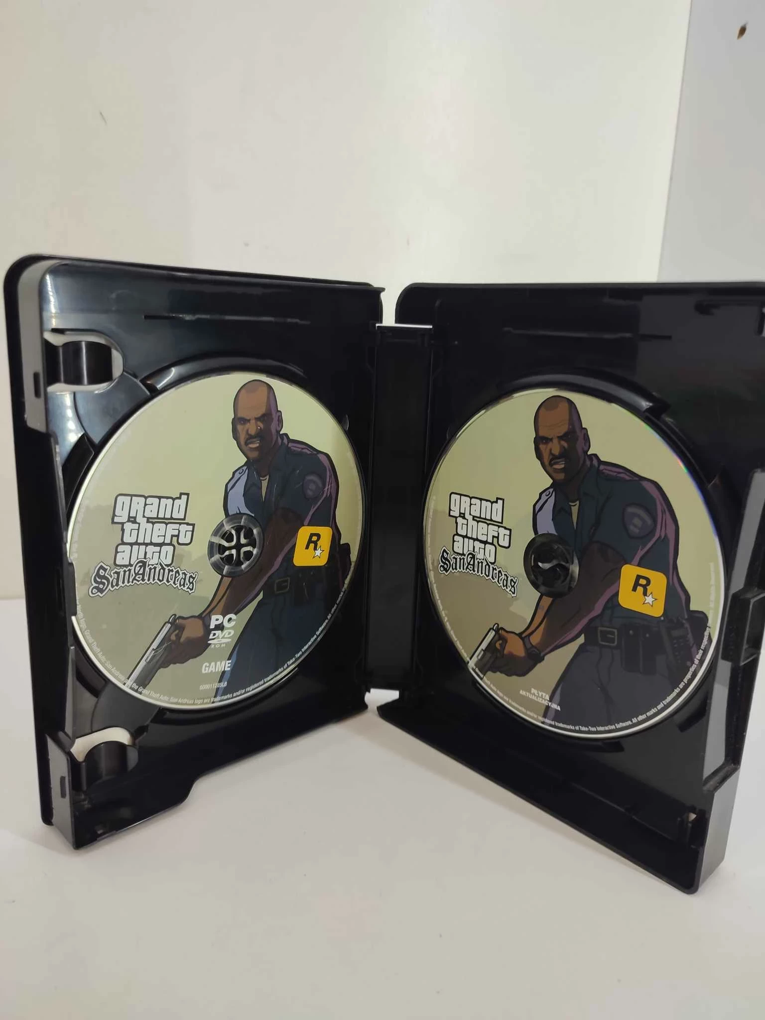grand-theft-auto-san-andreas-pc-uszkodzona-porysowana-ean-gtin-4012160163644