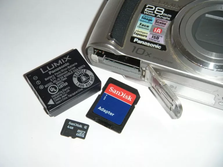 APARAT PANASONIC LUMIX DMC-TZ5 Z ŁADOWARKĄ