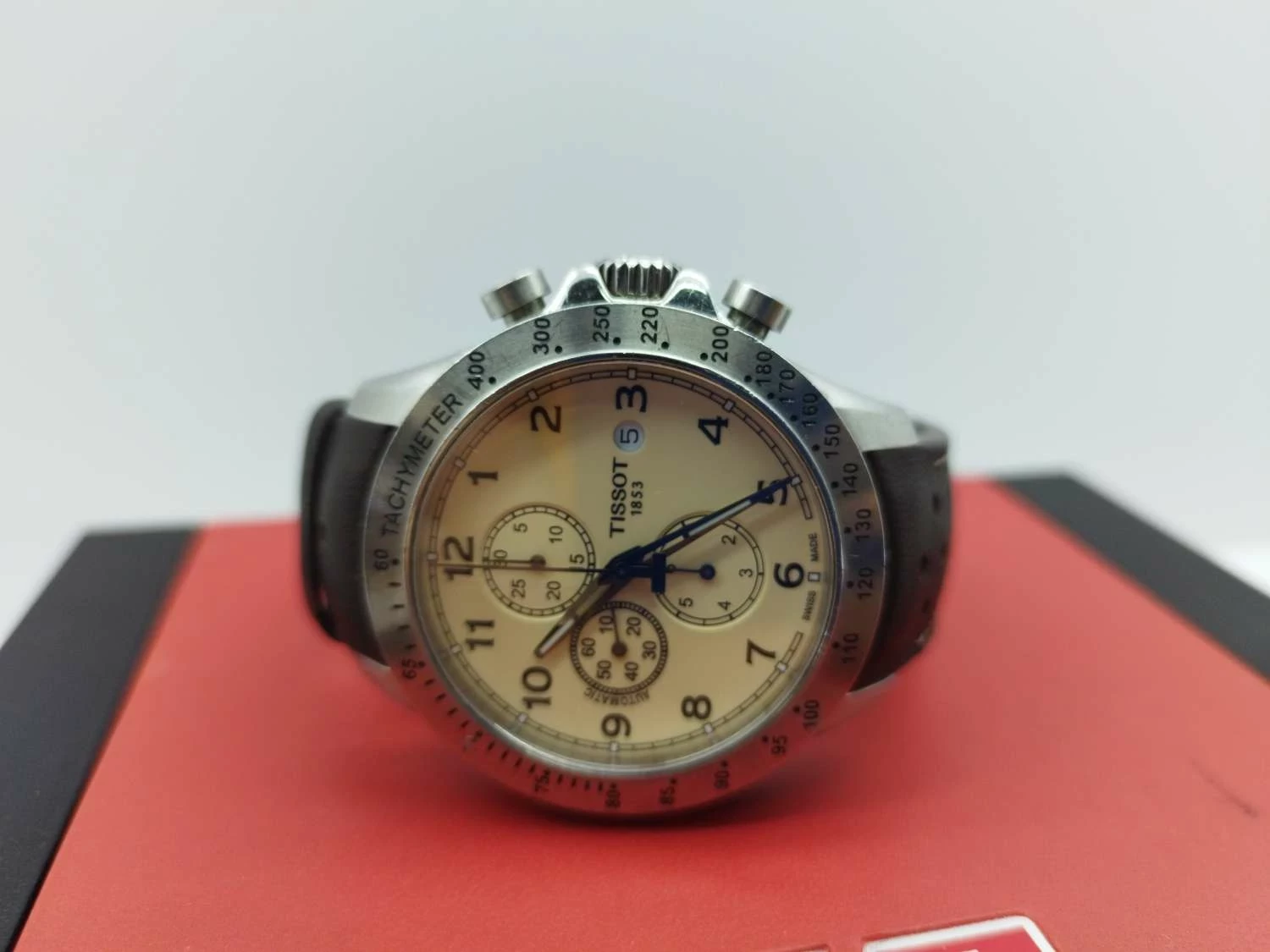 tissot-v8-automatic-chronograph-t1064271626200-wodoszczelnosc-100m-wr100