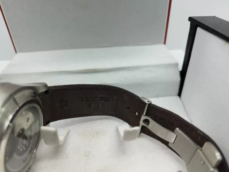 TISSOT V8 AUTOMATIC CHRONOGRAPH T106.427.16.262.00