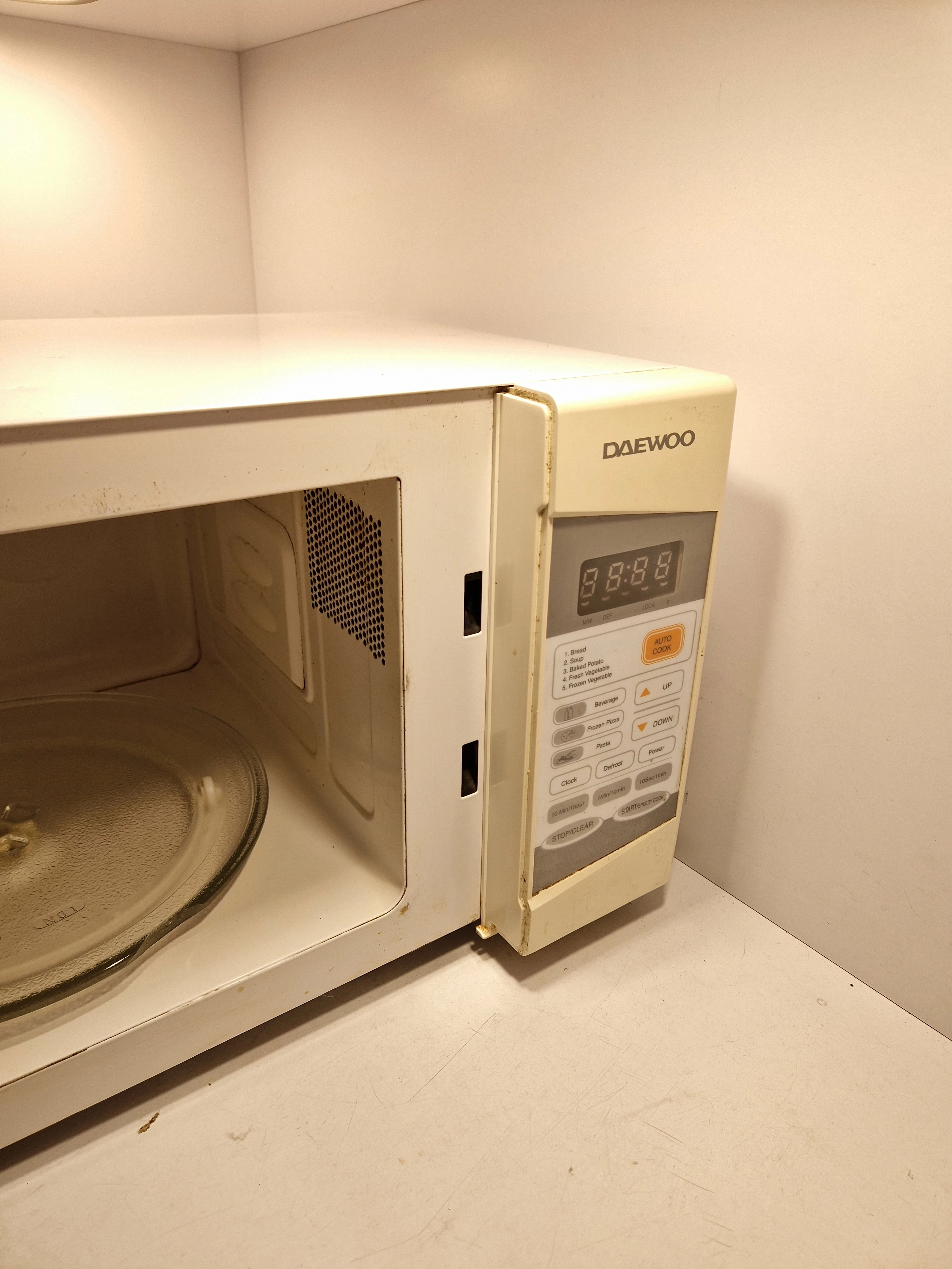 mikrofalowka-daewoo-biala-stan-11323-2