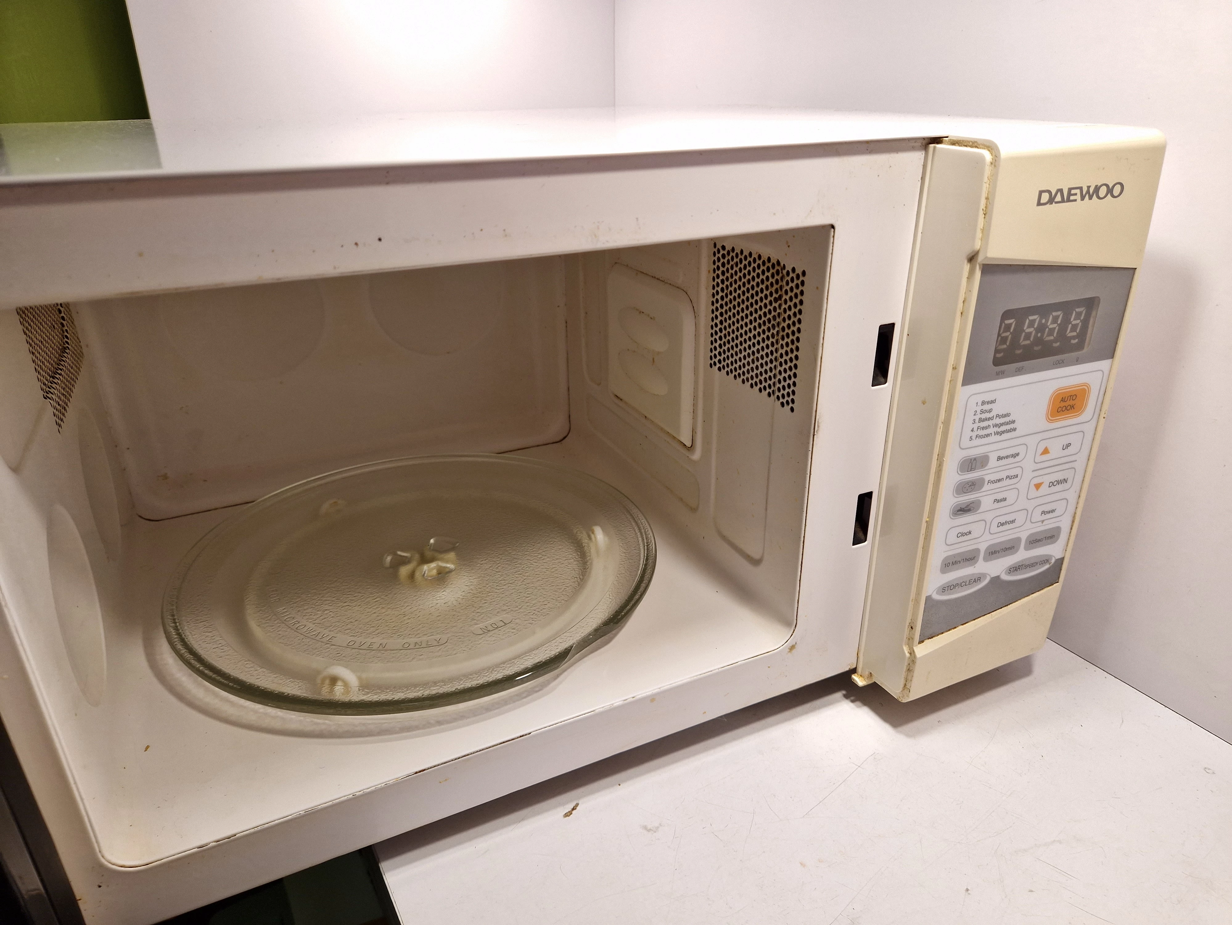 mikrofalowka-daewoo-biala-kolor-dominujacy-129357-2