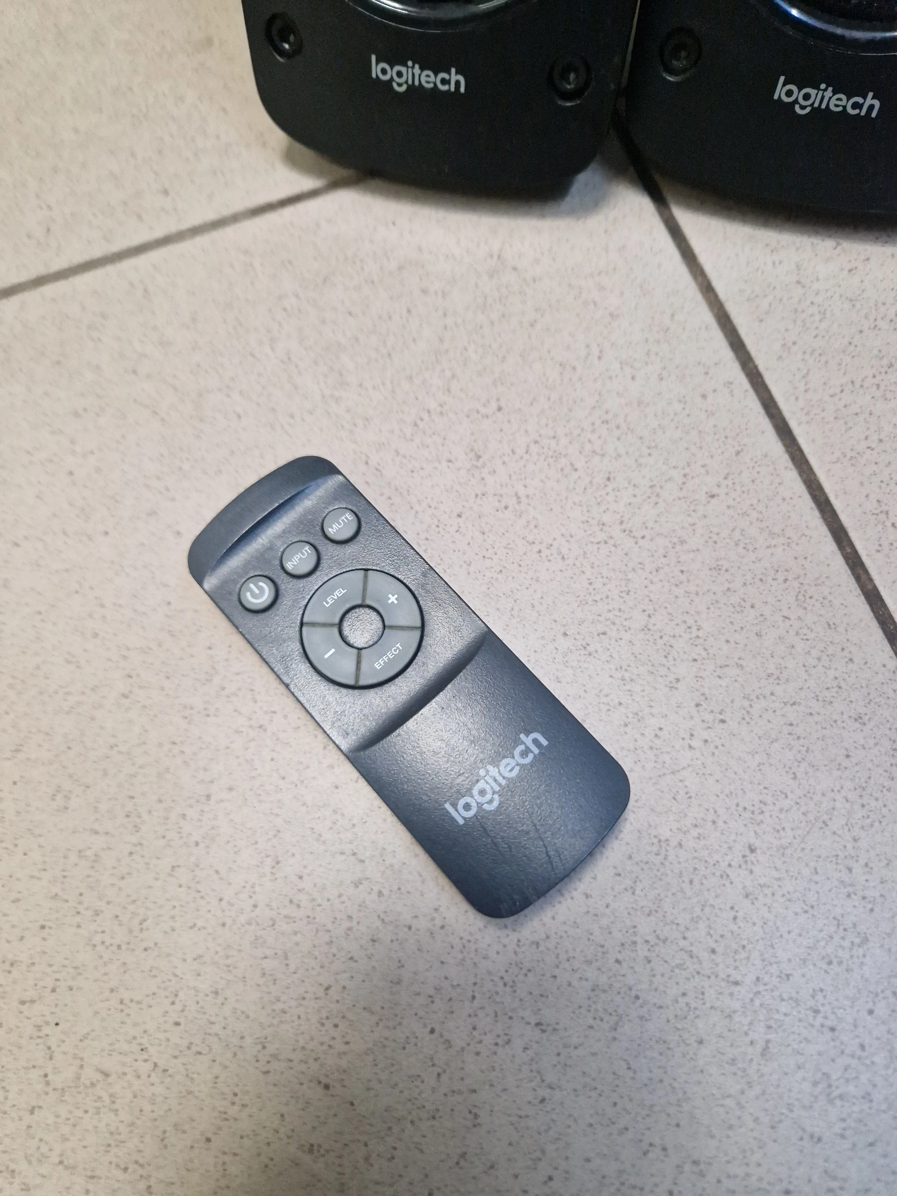 zestaw-glosnikow-51-logitech-z906-500-w-kod-producenta-980-000468