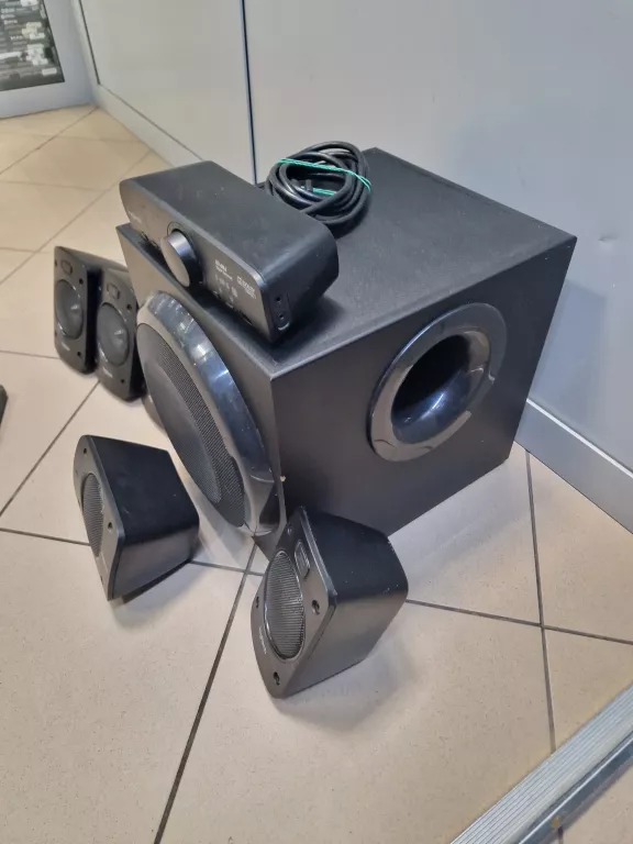 zestaw-glosnikow-51-logitech-z906-500-w-marka-logitech