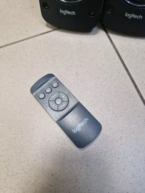 zestaw-glosnikow-51-logitech-z906-500-w-kod-producenta-980-000468