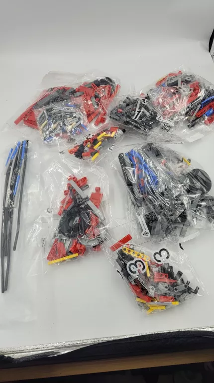 LEGO TECHNIC. DŹWIG Z CHWYTAKIEM. 42144