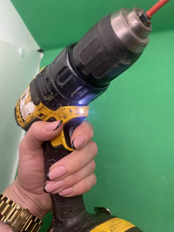 wkretarka-dewalt-dcd730-3-akumulatory-144v-ladowarka-marka-dewalt