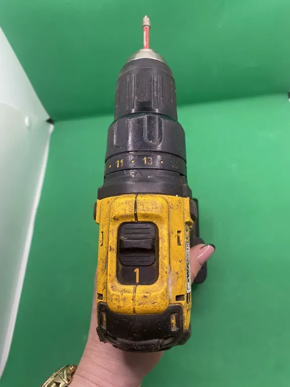 wkretarka-dewalt-dcd730-3-akumulatory-144v-ladowarka-kod-producenta-dcd730