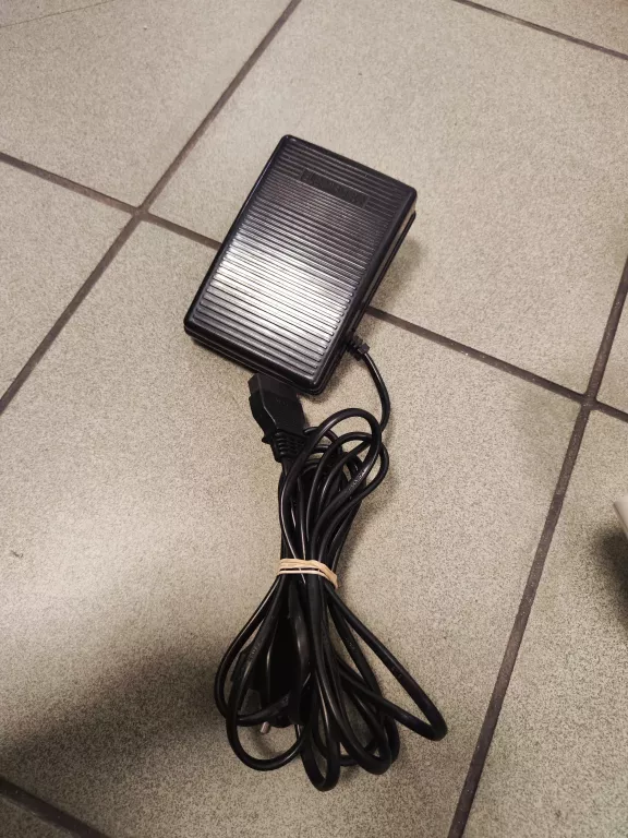 maszyna-do-szycia-singer-14sh754-kolor-dominujacy-bialy