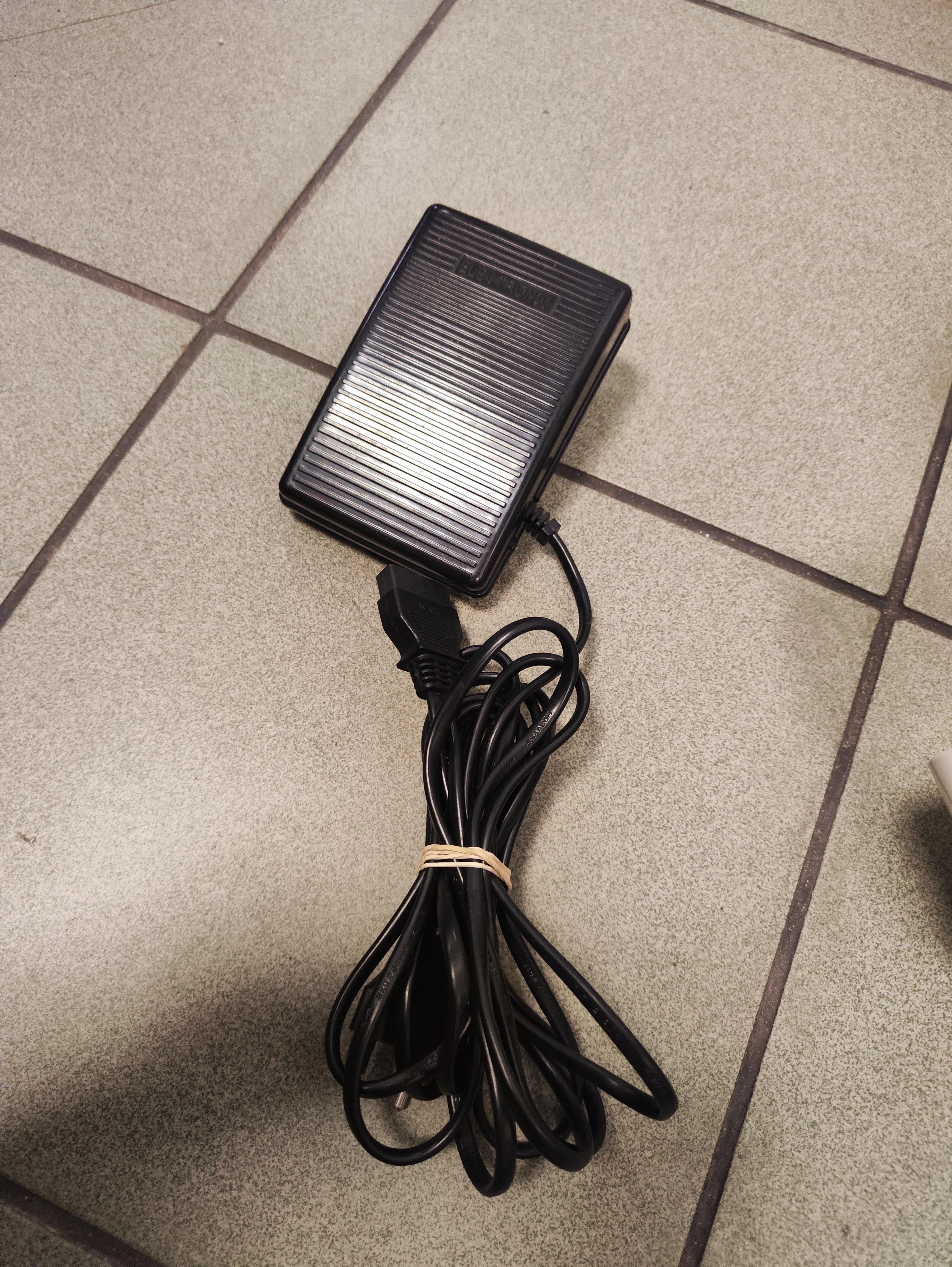 maszyna-do-szycia-singer-14sh754-kolor-dominujacy-bialy