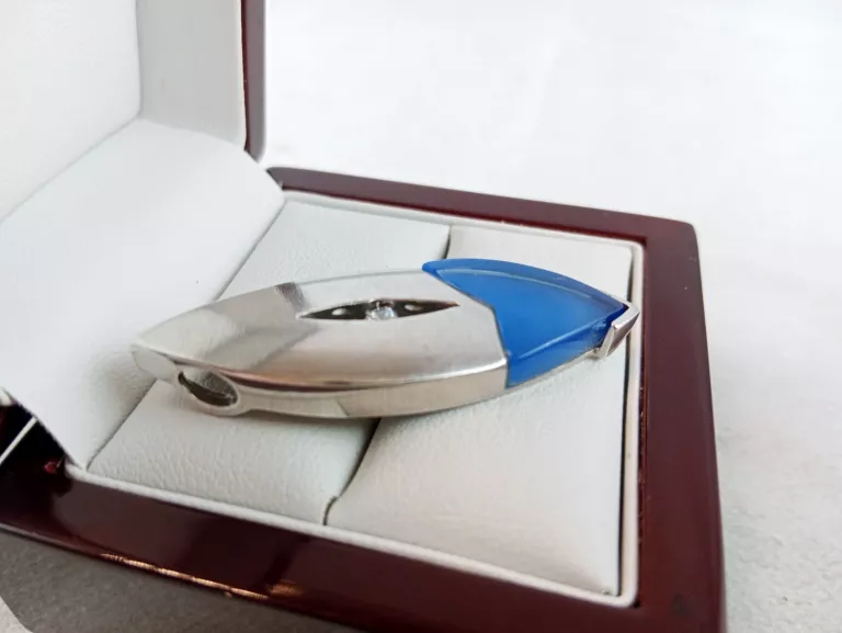 srebrna-zawieszka-z-niebieskim-szklem-990gr-925pr-stan-11323-2