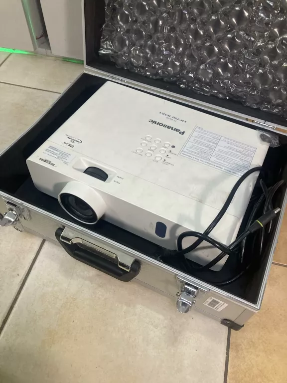 PROJEKTOR RZUTNIK PANASONIC PT-VW340