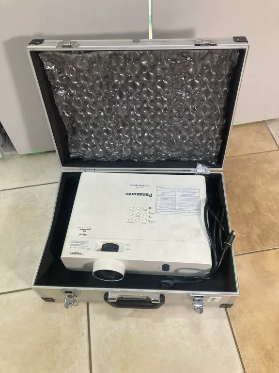 PROJEKTOR RZUTNIK PANASONIC PT-VW340