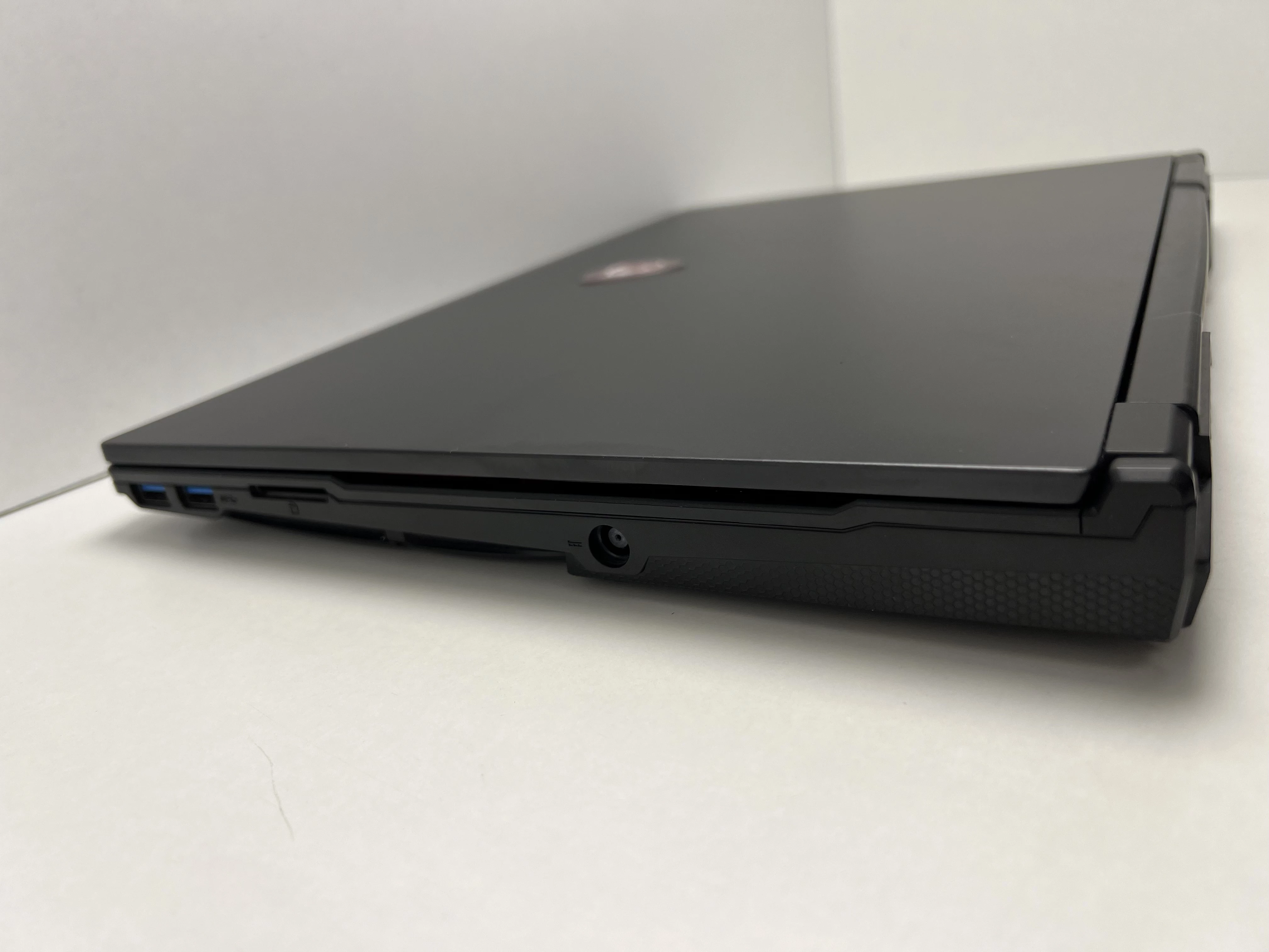 laptop-msi-gl65-9sc-i5-9300h-gtx-1650-16-gb-256-gb-ssd-1-tb-hdd-seria-procesora-intel-core-i5