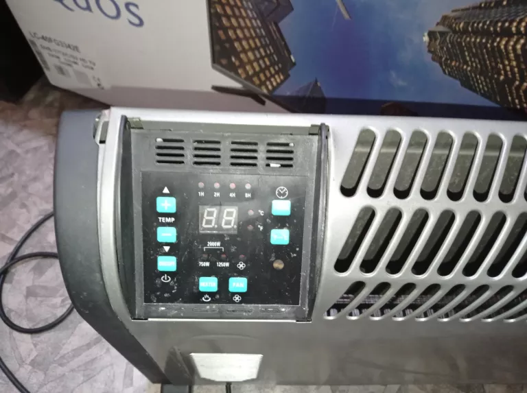 grzejnik-konwektorowy-air-force-ch-2000-led-stan-uzywany