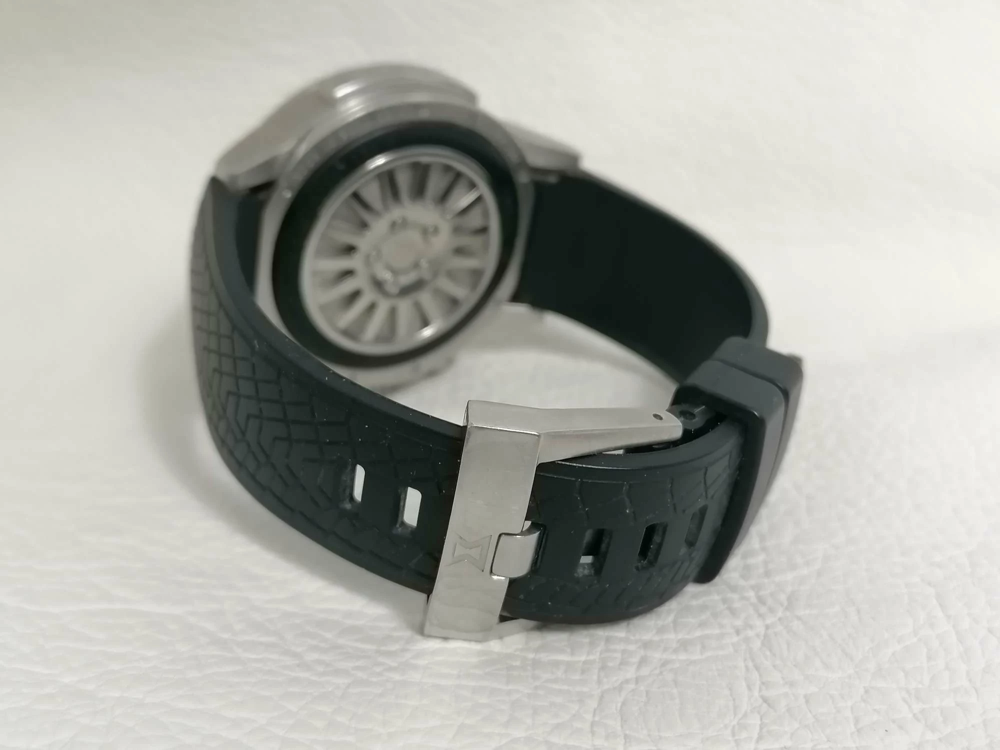 szwajcarski-zegarek-edox-wrc-chronorally-mechanizm-kwarcowy