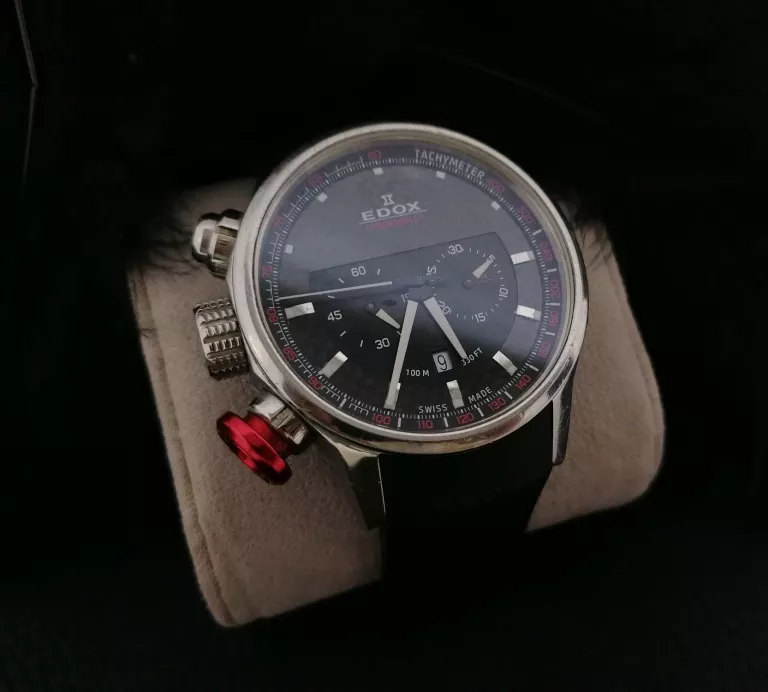 szwajcarski-zegarek-edox-wrc-chronorally-ksztalt-koperty-okragla