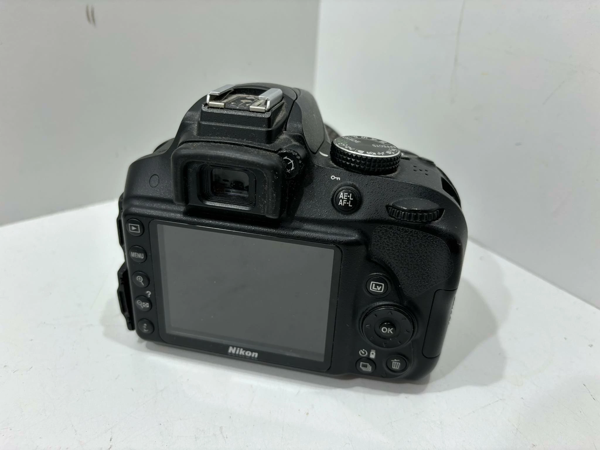 aparat-lustrzanka-nikon-d3300-lad-mikrofon-w-zestawie-korpus-obiektyw