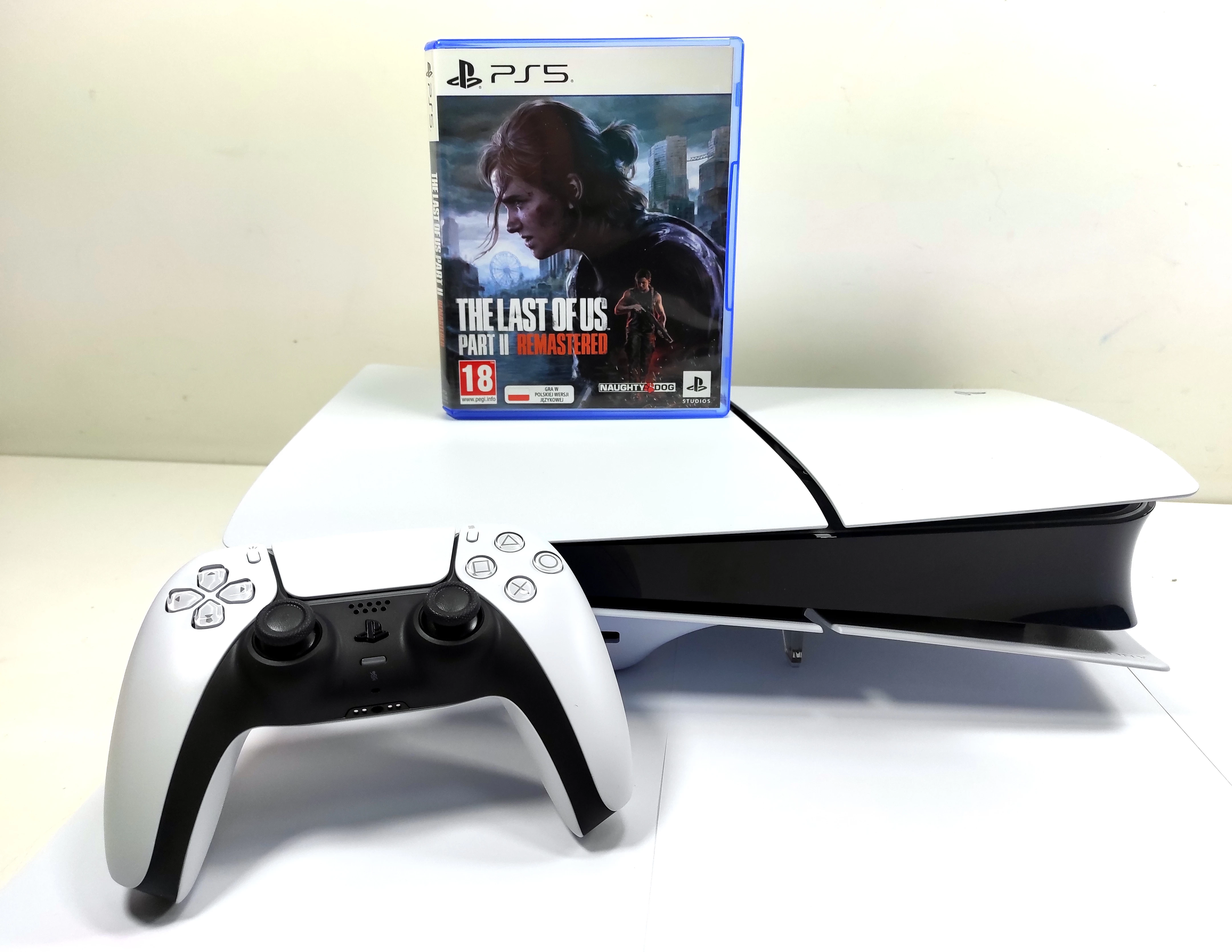 konsola-ps5-1tb-kompletny-zestaw-gra-fv-stan-uzywany
