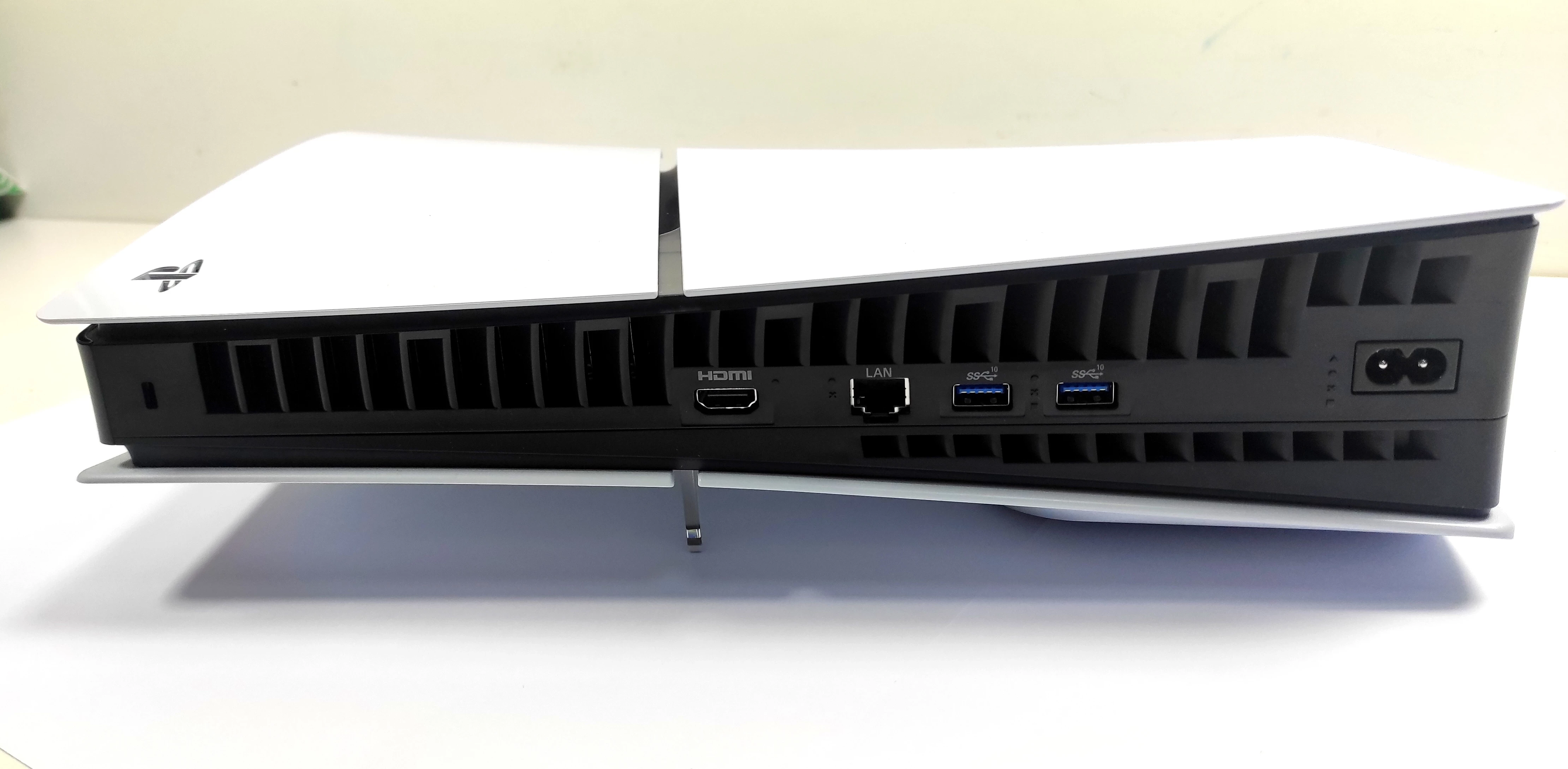 konsola-ps5-1tb-kompletny-zestaw-gra-fv-wersja-playstation-5