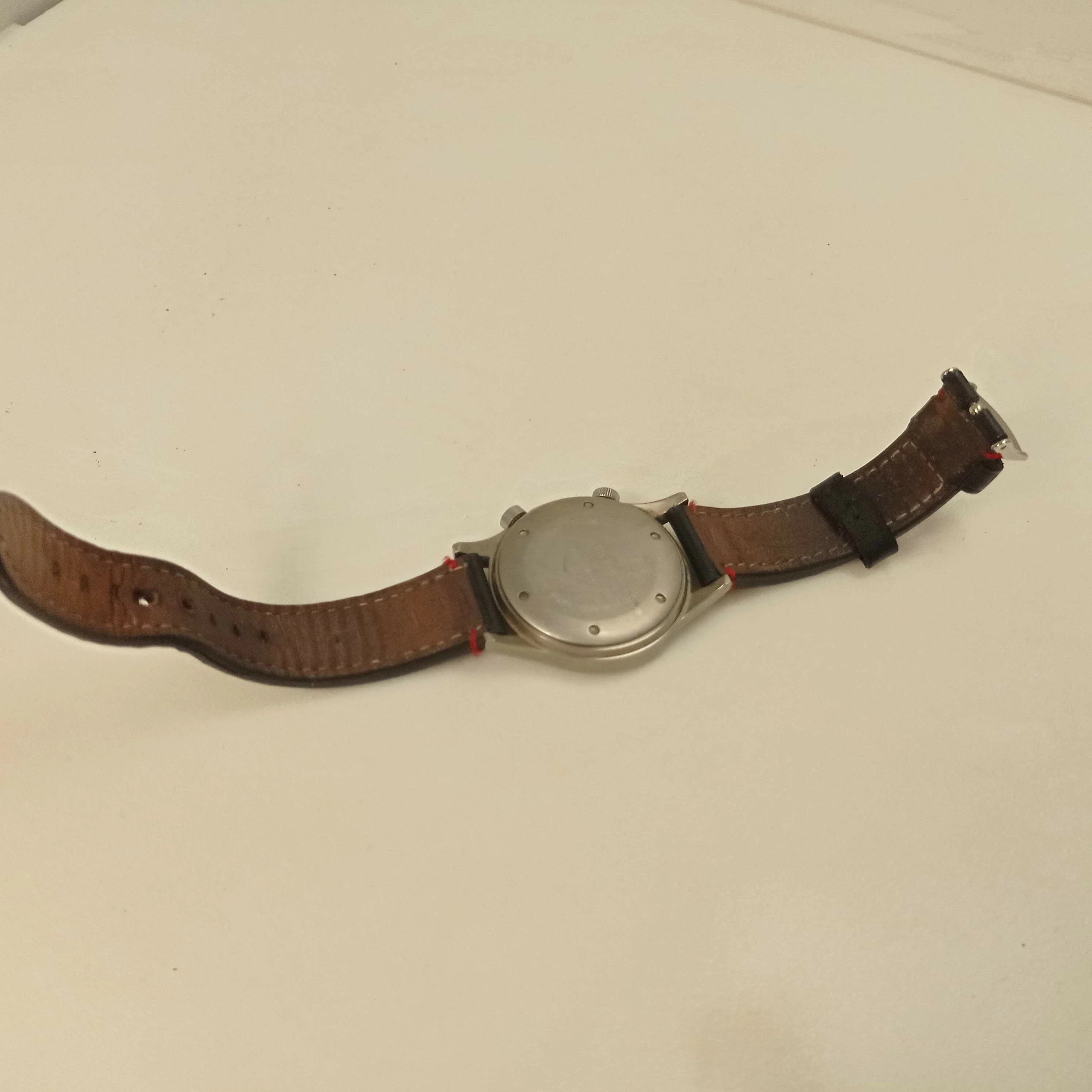 zegarek-adriatica-pilot-ksztalt-koperty-okragla