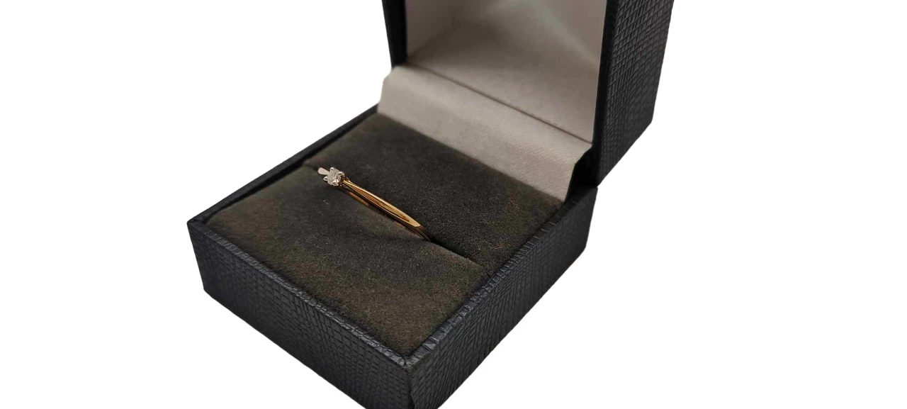 zloty-pierscionek-z-brylantem-005-ct-pr585-r19-certyfikat-material-15835-2