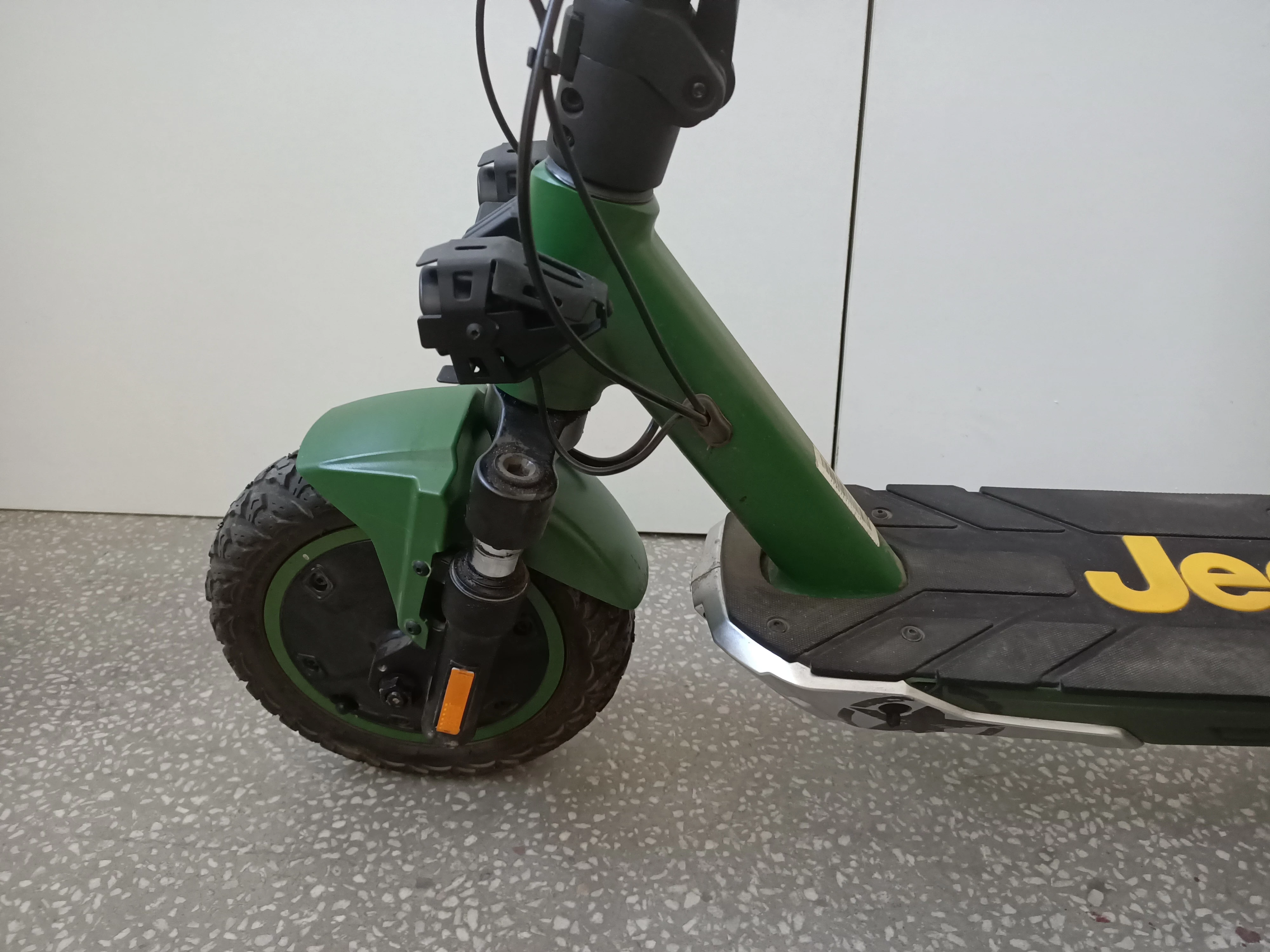 hulajnoga-elektryczna-jeep-2xe-adventurer-gwarancja-moc-silnika-350