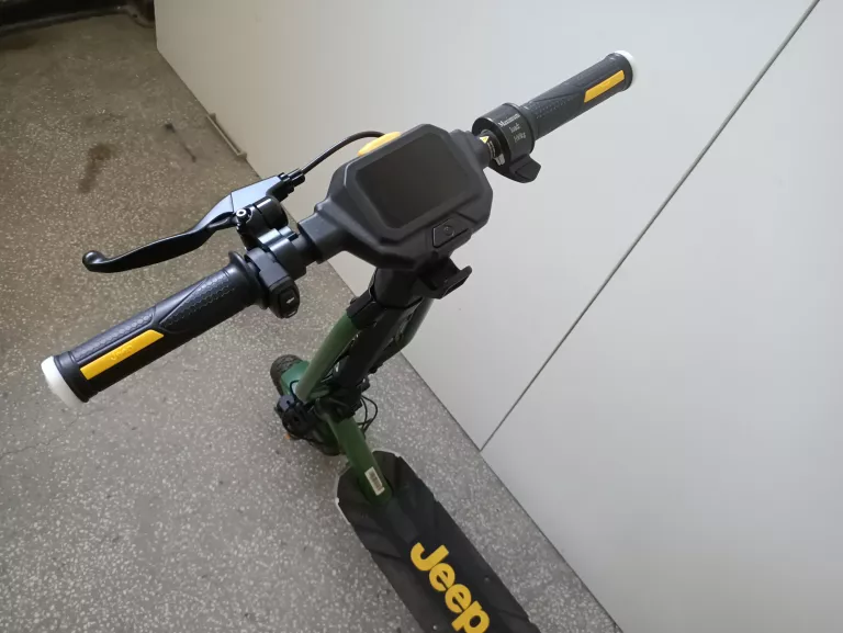 HULAJNOGA ELEKTRYCZNA JEEP 2XE ADVENTURER GWARANCJA