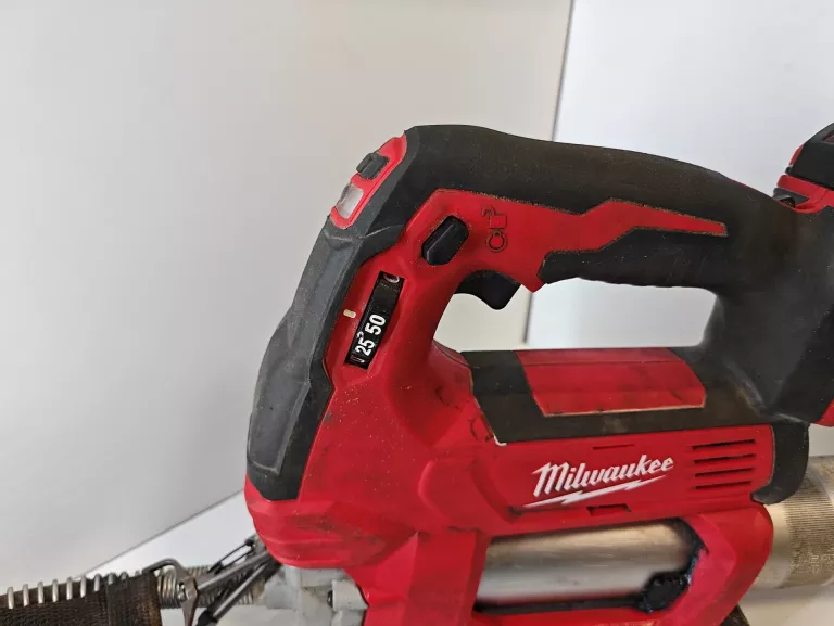 MILWAUKEE M18 GG SMAROWNICA + AKU 5.0AH TOWOTNICA