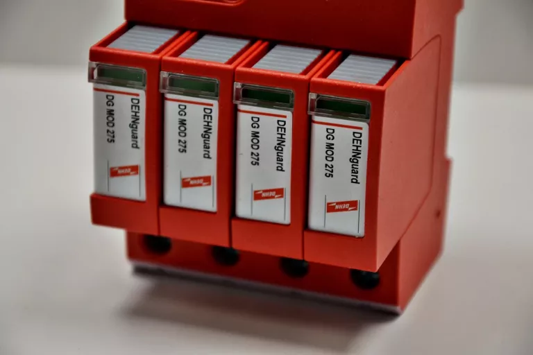 ogranicznik-przepiec-ac-dehn-952400-product-id-703ed09a-3098-4b71-9094-ca013beaa7af