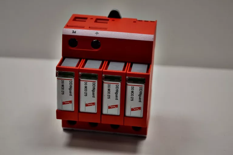 ogranicznik-przepiec-ac-dehn-952400-marka-dehn