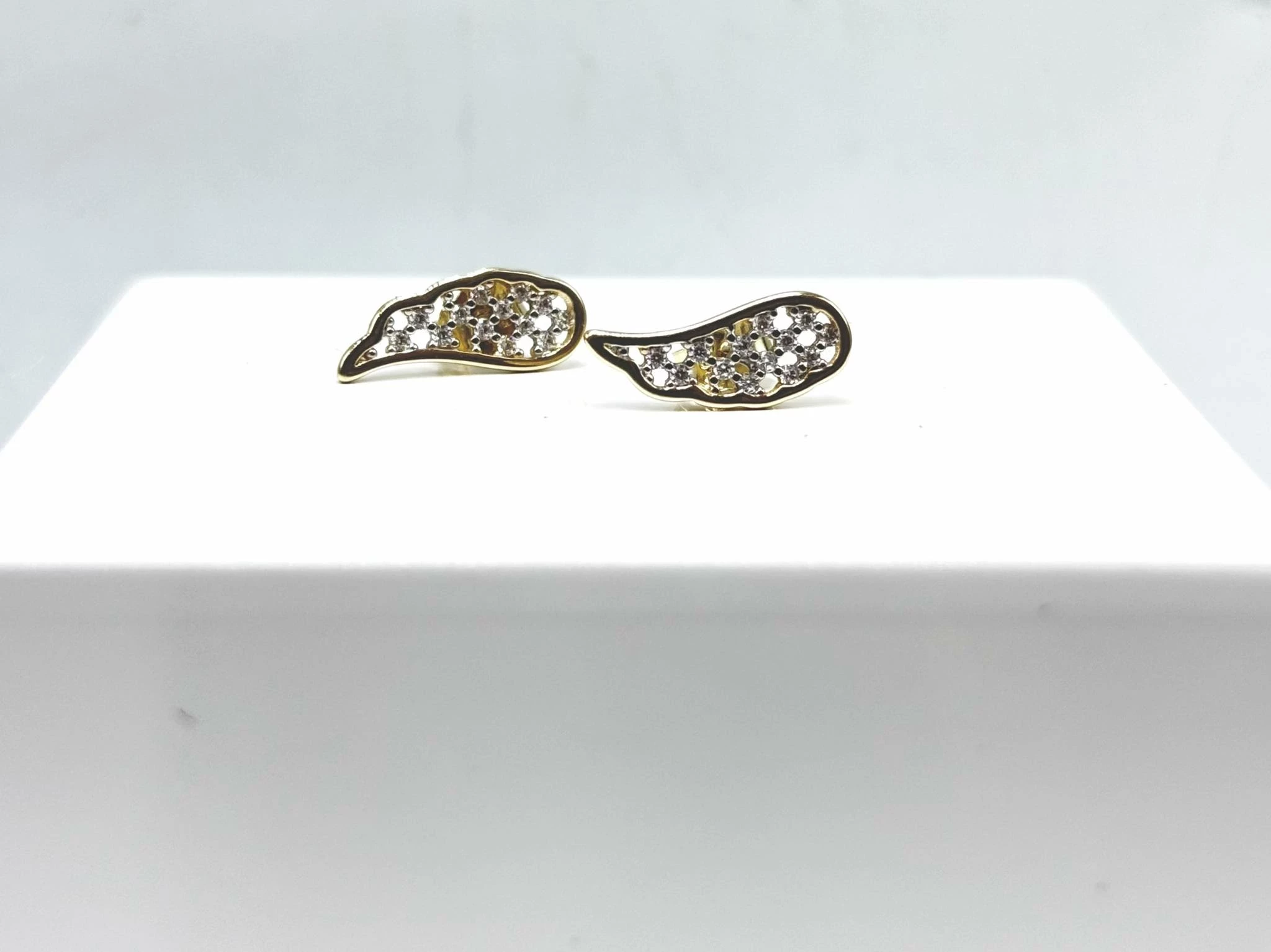 wyjatkowe-zlote-kolczyki-z-cyrkoniami-z-motywem-skrzydel-585-131-g-kollataja-33-wroclaw