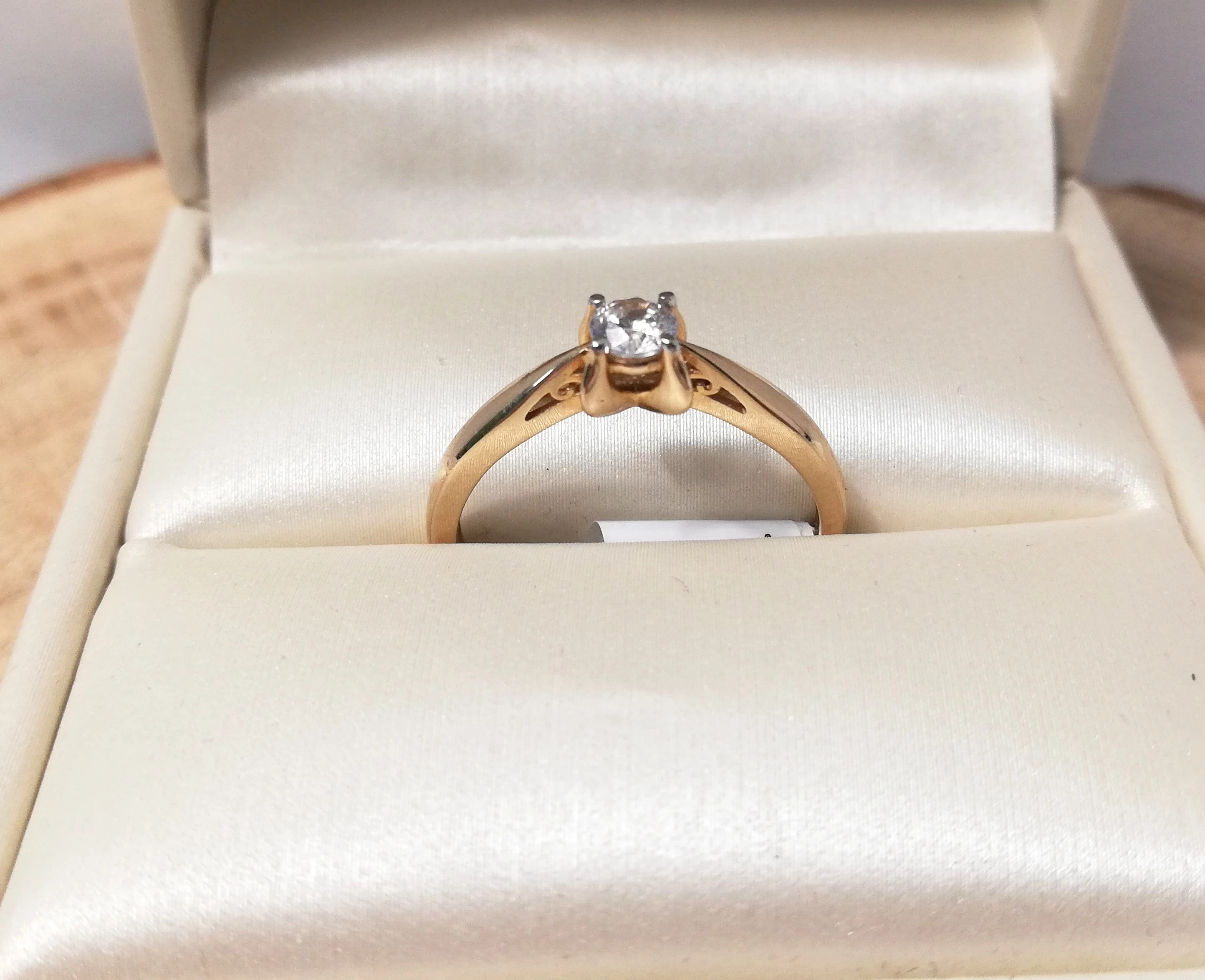 zloty-pierscionek-z-jedna-cyrkonia-268gr-585-r17-material-15835-2