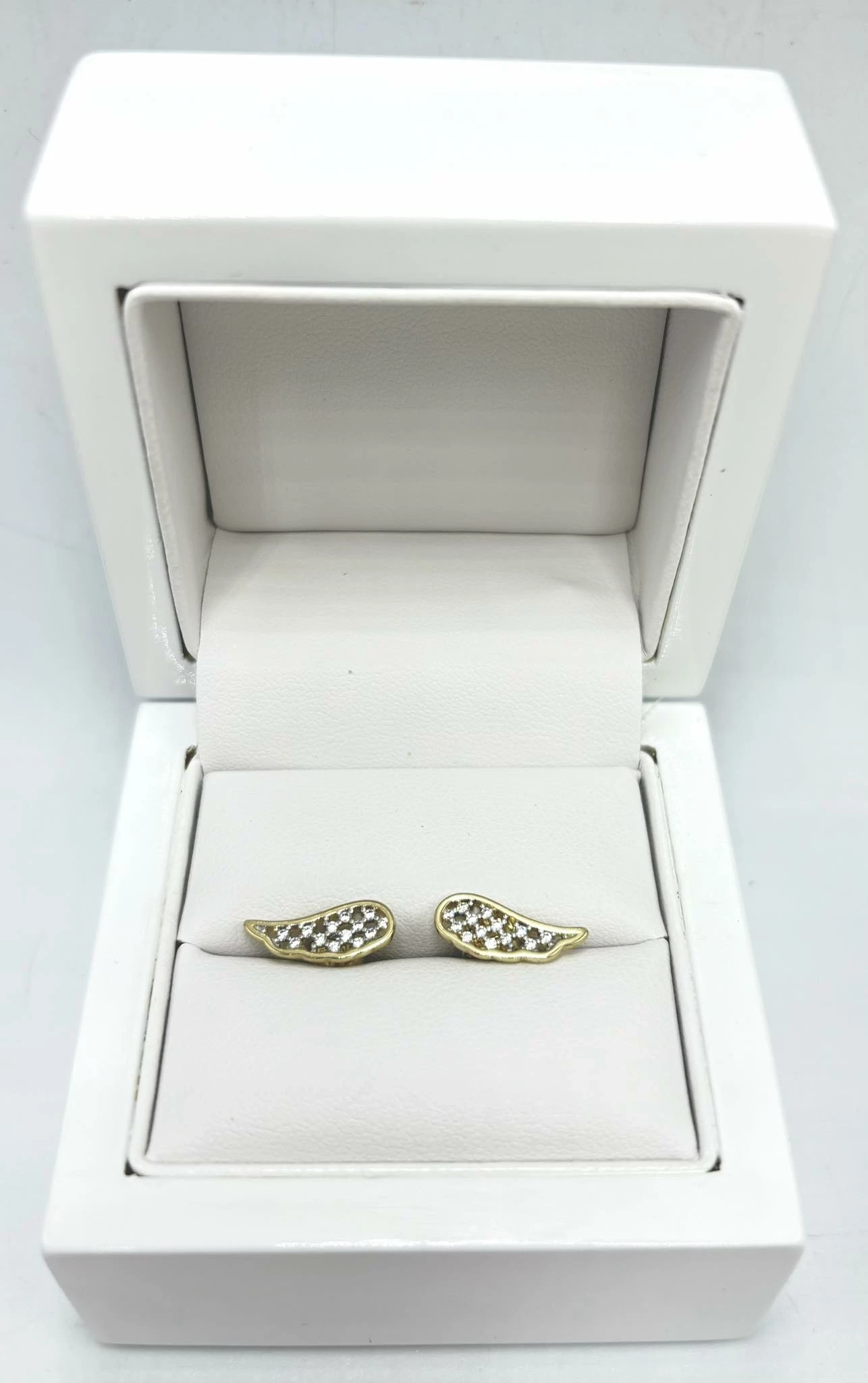 wyjatkowe-zlote-kolczyki-z-cyrkoniami-z-motywem-skrzydel-585-131-g-ean-gtin-5904323085117