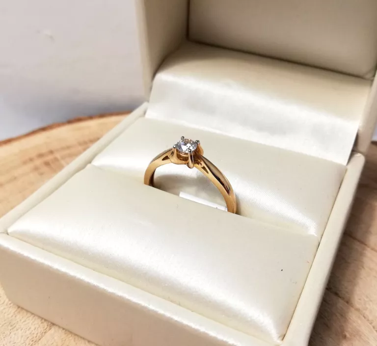 zloty-pierscionek-z-jedna-cyrkonia-268gr-585-r17-3-maja-105-dabrowa-gornicza