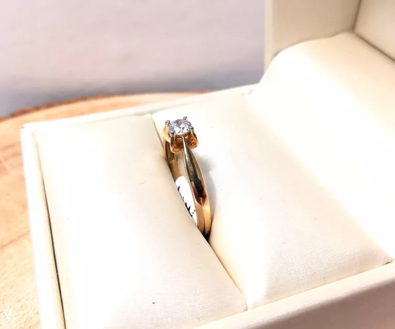 zloty-pierscionek-z-jedna-cyrkonia-268gr-585-r17-stan-11323-238058