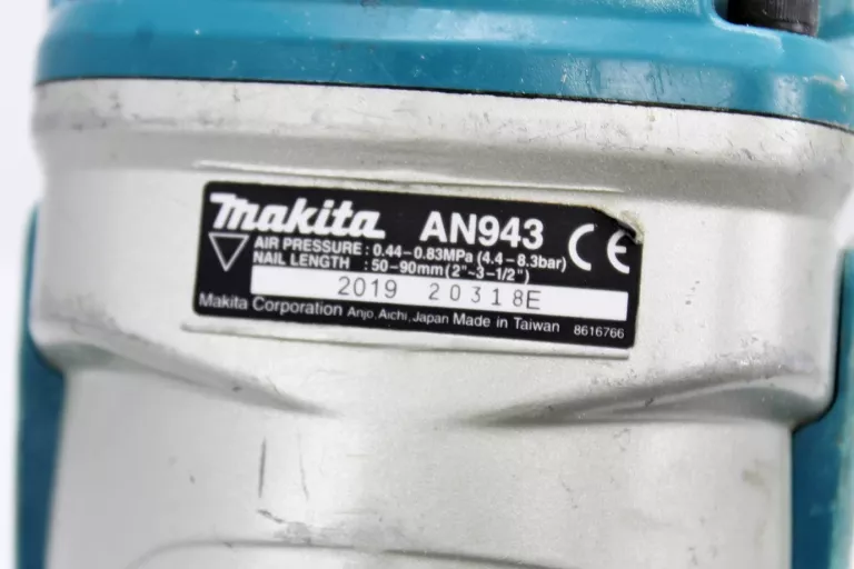 GWOŹDZIARKA PNEUMATYCZNA MAKITA AN943 50-90 MM WALIZKA