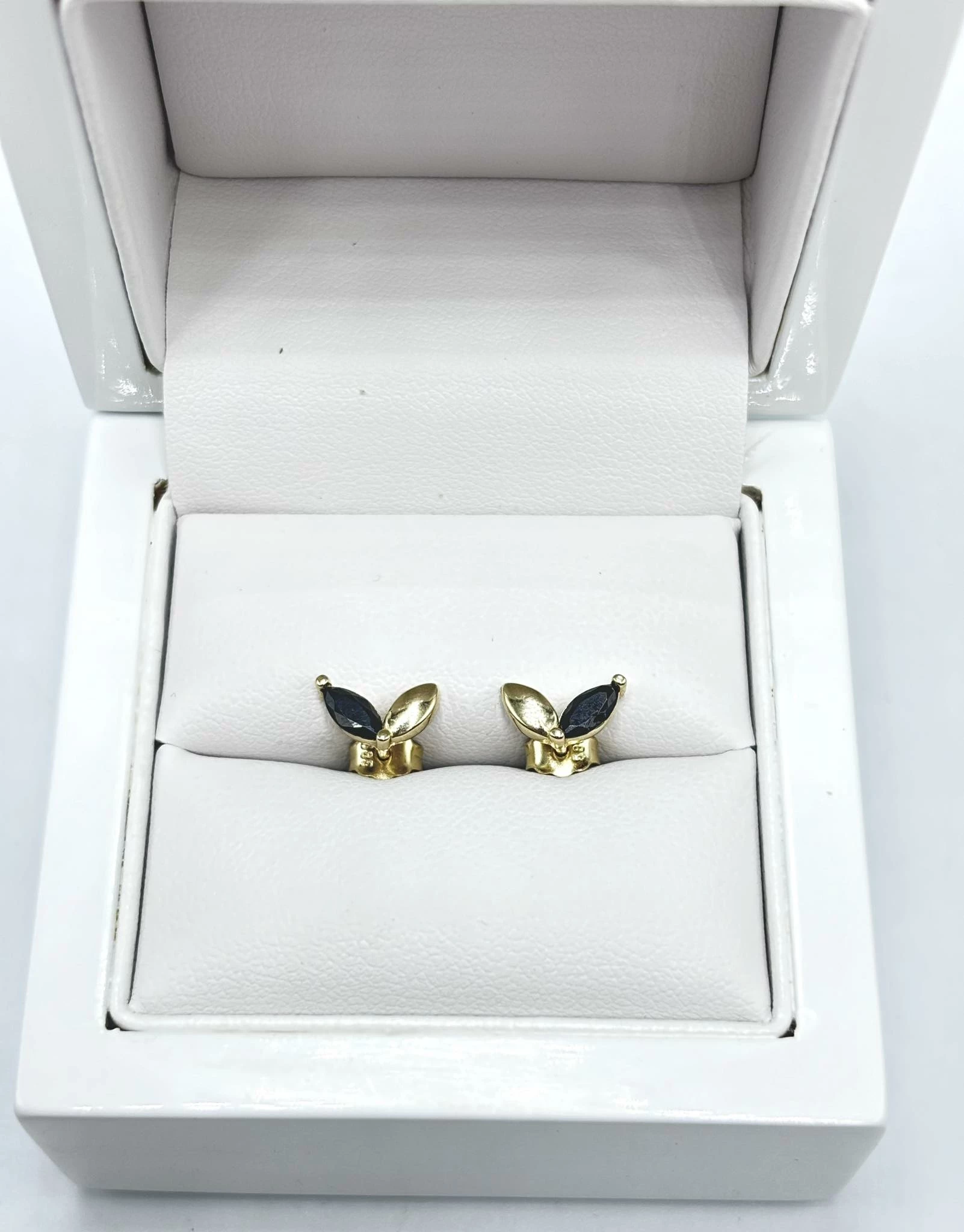 subtelne-zlote-kolczyki-z-czarnym-kamieniem-585-114g-kollataja-33-wroclaw