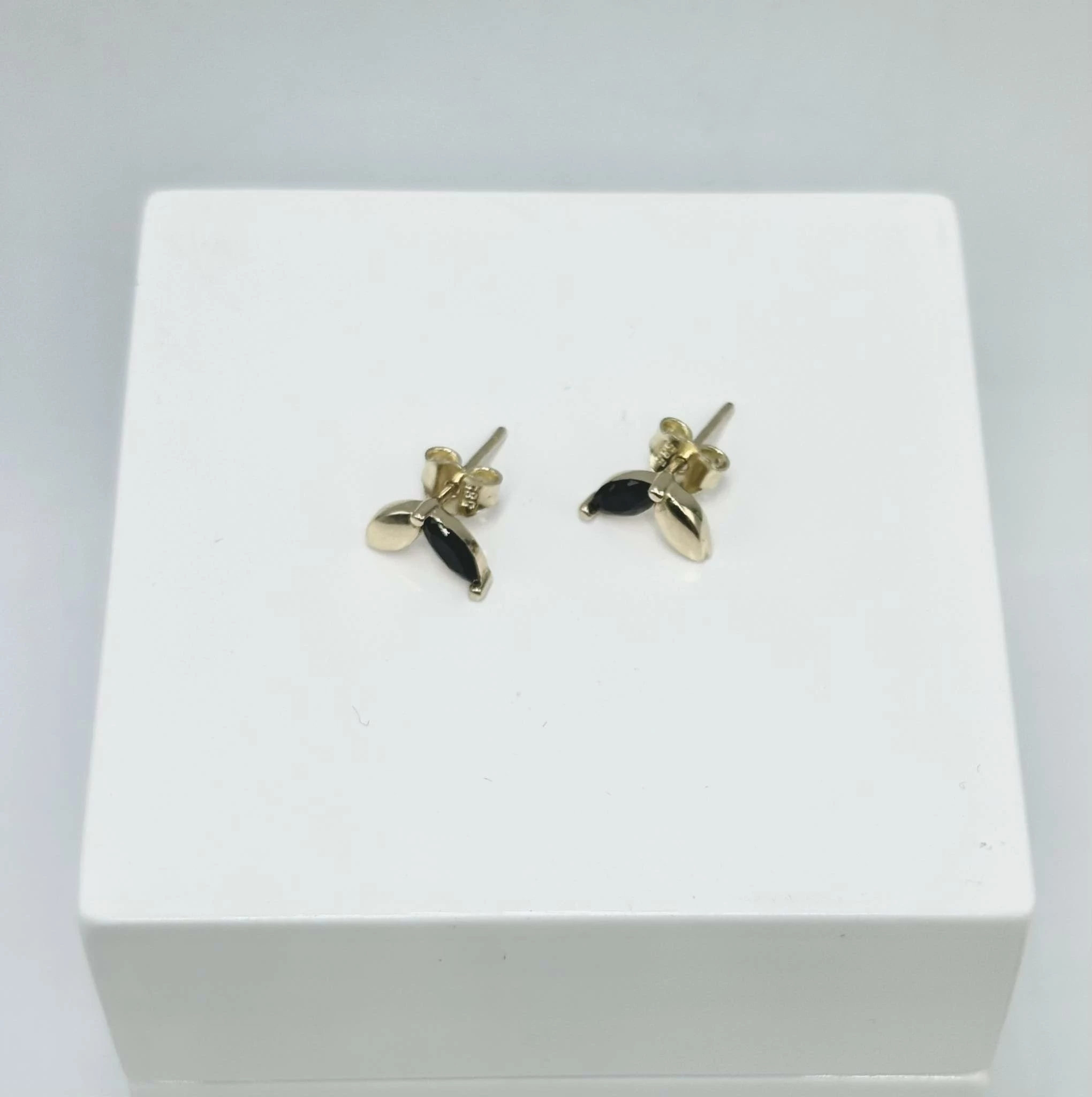 subtelne-zlote-kolczyki-z-czarnym-kamieniem-585-114g-rodzaj-2205-16