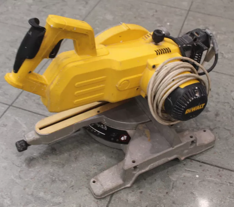PIŁA UKOŚNICA DEWALT DW 777-QS