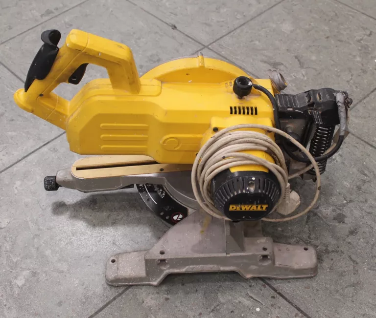 PIŁA UKOŚNICA DEWALT DW 777-QS