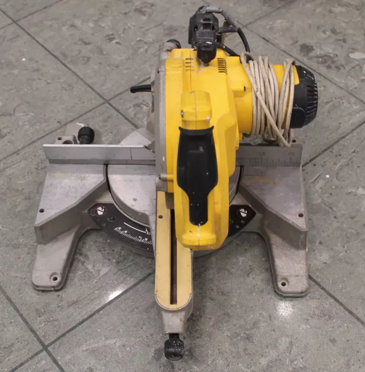 PIŁA UKOŚNICA DEWALT DW 777-QS