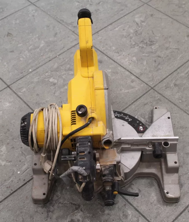 PIŁA UKOŚNICA DEWALT DW 777-QS