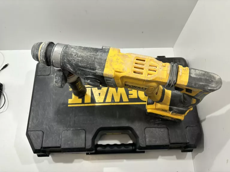 MŁOTOWIERTARKA DEWALT DCH263 WALIZKA