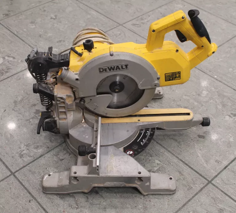 PIŁA UKOŚNICA DEWALT DW 777-QS