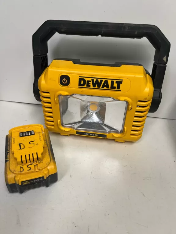 LAMPA LED AKU DEWALT DCL077 18V 2000 LM + AKU 5AH