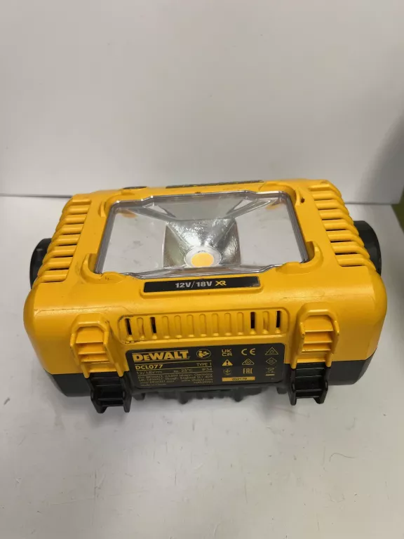 LAMPA LED AKU DEWALT DCL077 18V 2000 LM + AKU 5AH