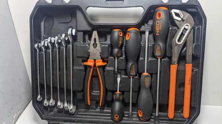 ZESTAW NARZĘDZI NEO TOOLS 08-684