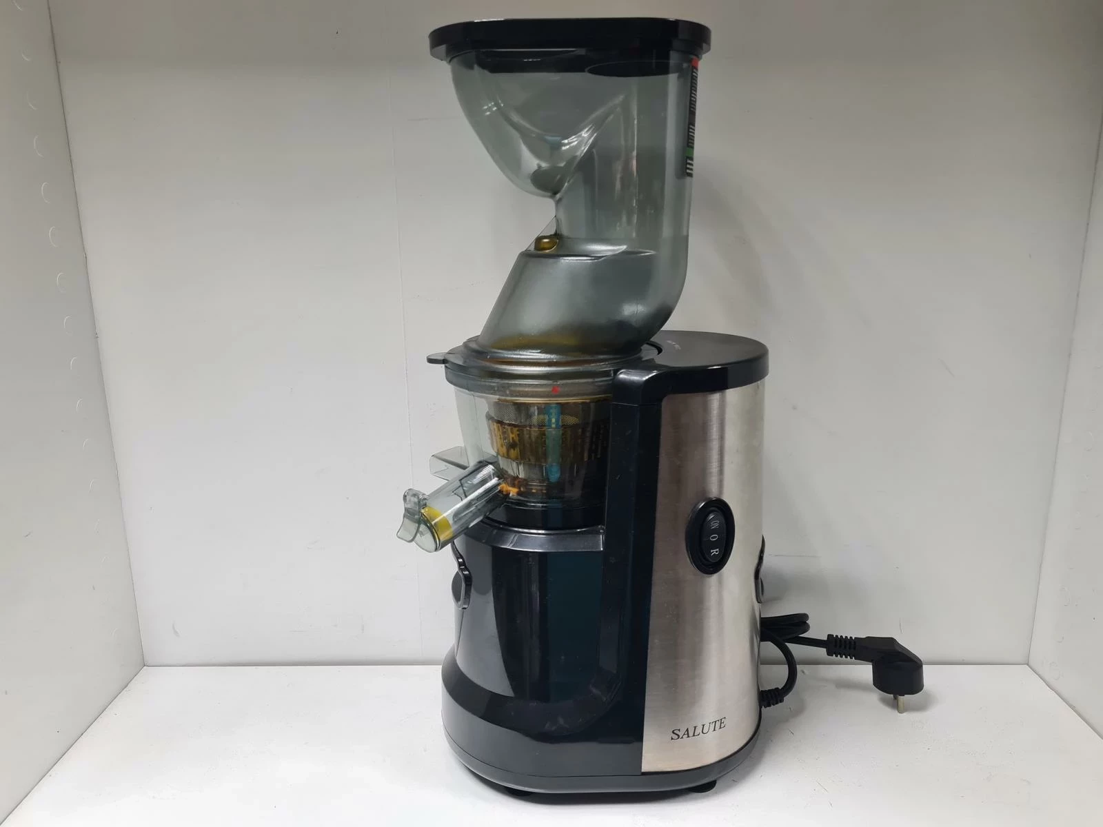 wyciskarka-wolnoobrotowa-salute-g8ba-komplet-stan-uzywany