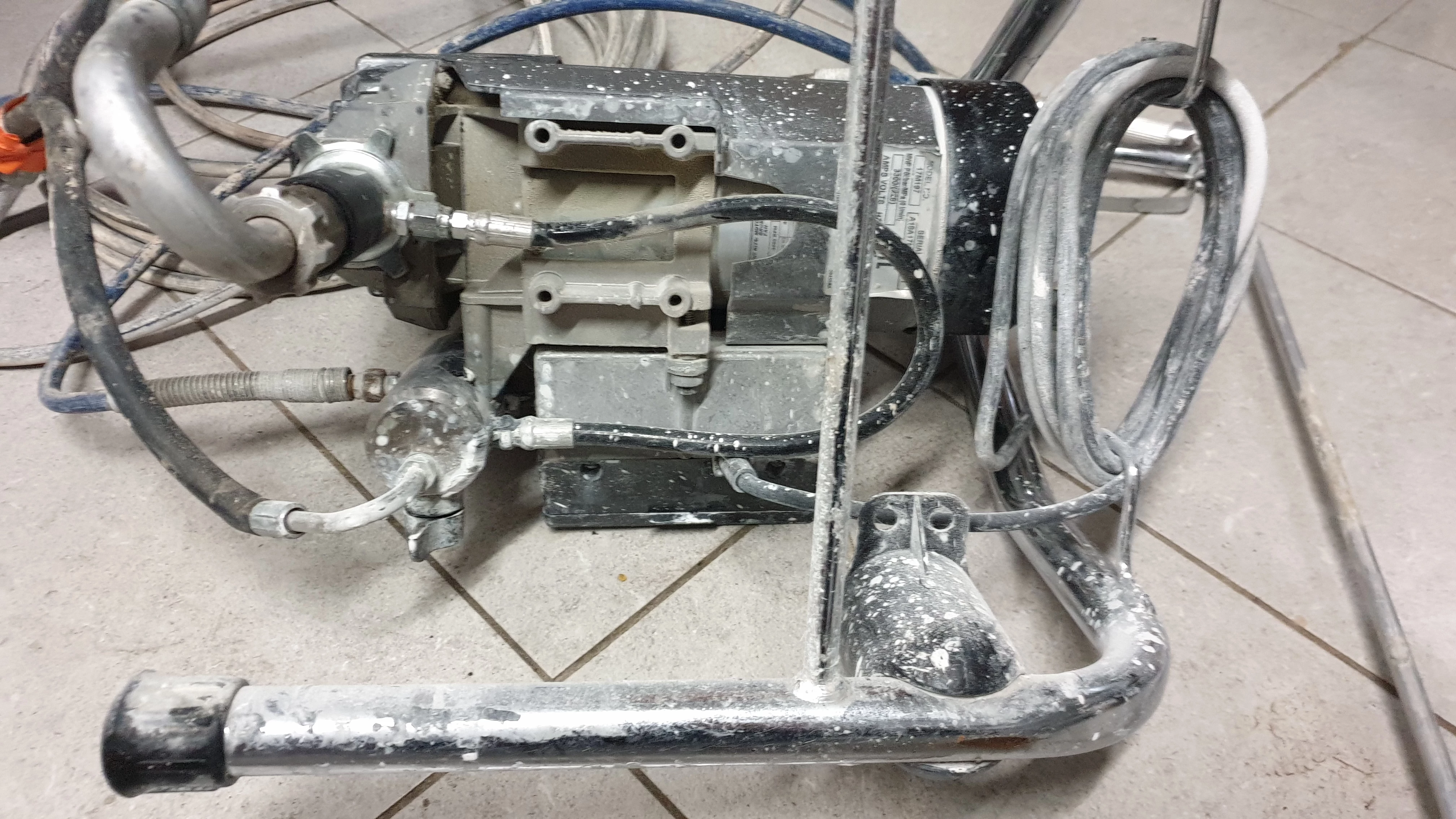 agregat-malarski-airlessco-lp-555-17m197-2-pistolety-dysze-maksymalne-cisnienie-robocze-22700